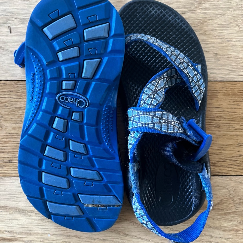 Kids size 2 Chacos